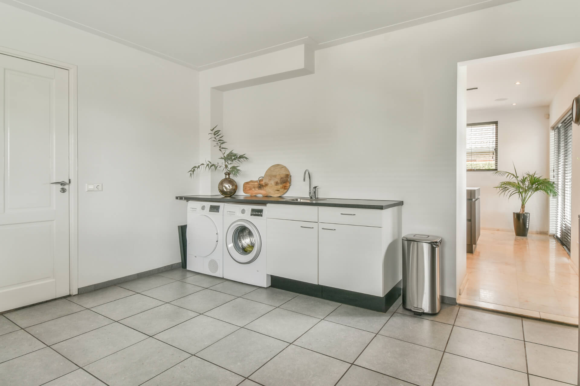 Rent bryggers med klinkegulv, gjort skinnende med damprenser – hygiejnisk resultat